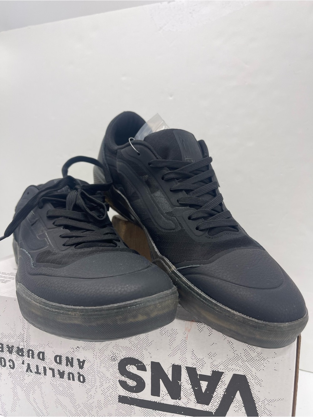 Vans Men’s Ave Leather Black
VN0A5JIBBLK Sneakers - Picture 3 of 15